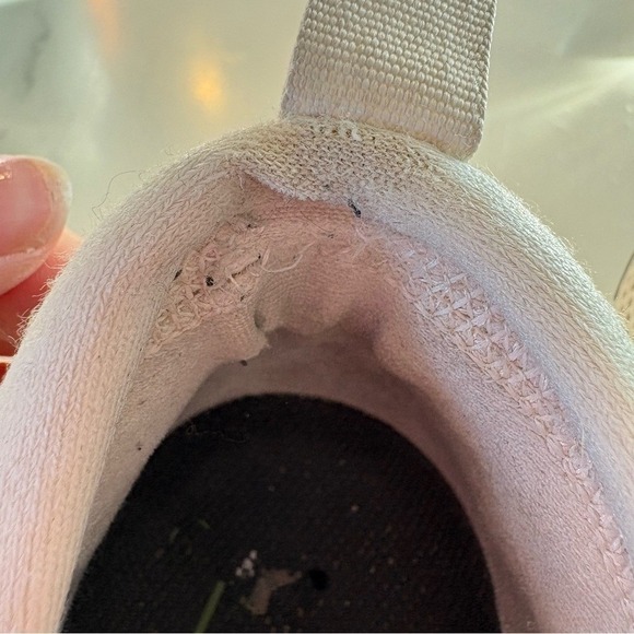 Stylish Black and White Nike React Escape Run Womens - Picture 4 of 6